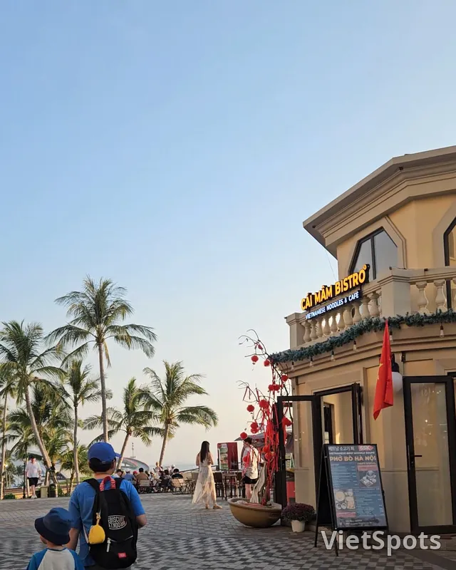 [Phú Quốc] Chợ đêm sạch sẽ khu phía Nam `Vui Fest Bazaar`
