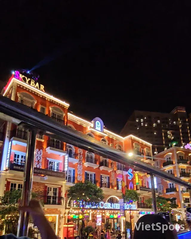 [Phú Quốc] Xe buýt miễn phí tầng 2 Sunset Town đỉnh thật đấy 👍