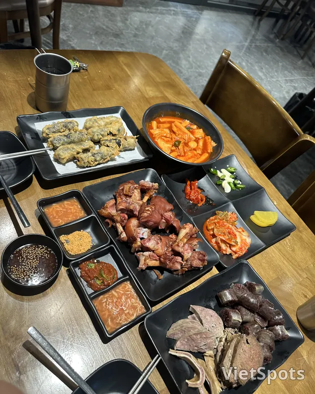 ในบรรดาร้านอาหารเกาหลีมากมายนับไม่ถ้วนในดานัง ฉันหลงรักร้านนี้เข้าแล้ว!!!🤤