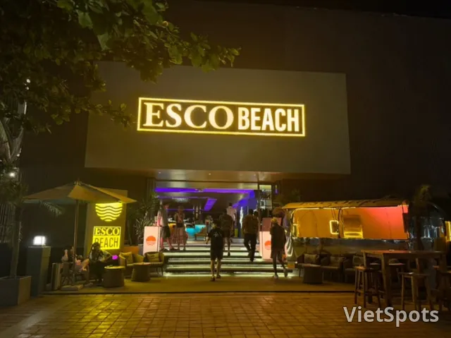 峴港美溪海灘的熱門打卡地!很難預約到的Esco海灘酒吧火焰秀測評 🔥🍹