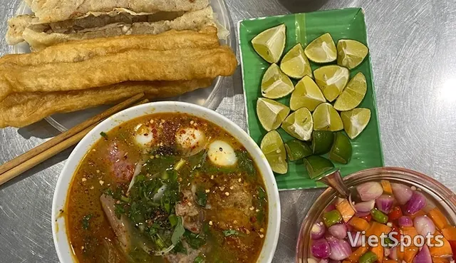 Bánh Canh Ruộng 20 Hà Thị Thân – Tô bánh canh gốc gần 20 năm, món "ruột" của dân Đà Nẵng
