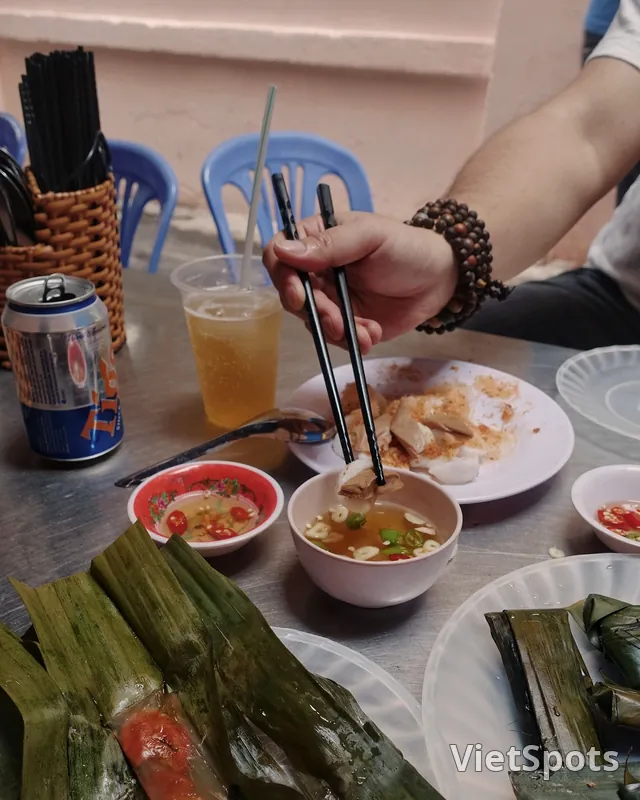 岘港粉蒸糕 — 用香蕉叶包裹的特色美食，令游客着迷