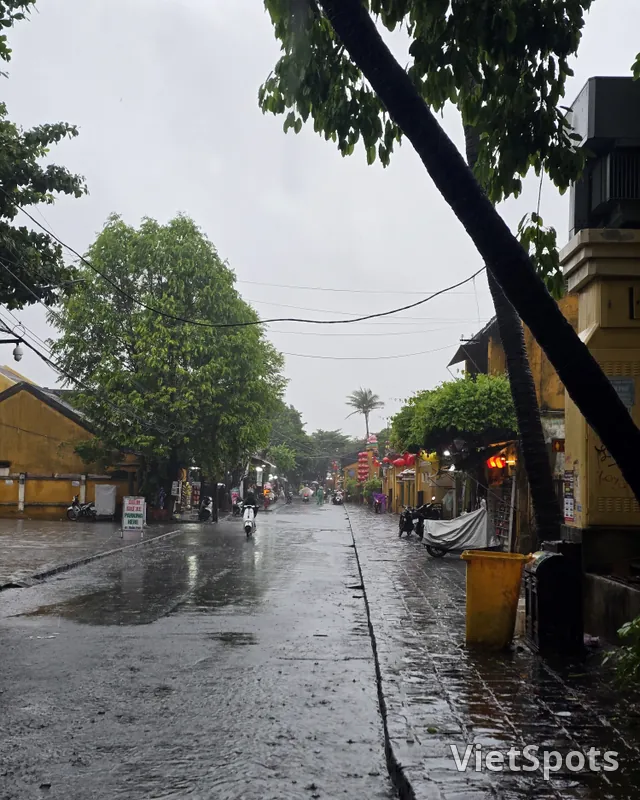 ตลาดกลางไฮอันและห้องน้ำ