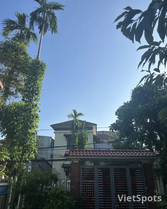 ดานังวันนี้: ฟ้าแดนกว๋างแดดจ้า ใจชาวกว๋างเบิกบาน! ☀️✨