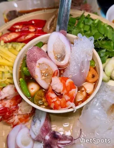 Mót Seafood – Where Da Nang locals go for grilled seafood, on Lê Tấn Trung
