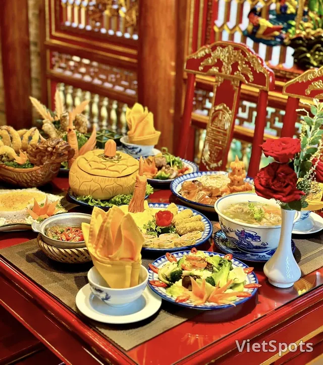 Không Gian Xưa – A Vietnamese meal inside a 5,000m² garden of old timber houses