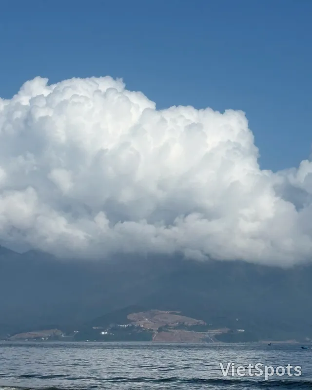 सुबह-सुबह समुद्र तट पर क्या-क्या है, चलो देखते हैं!