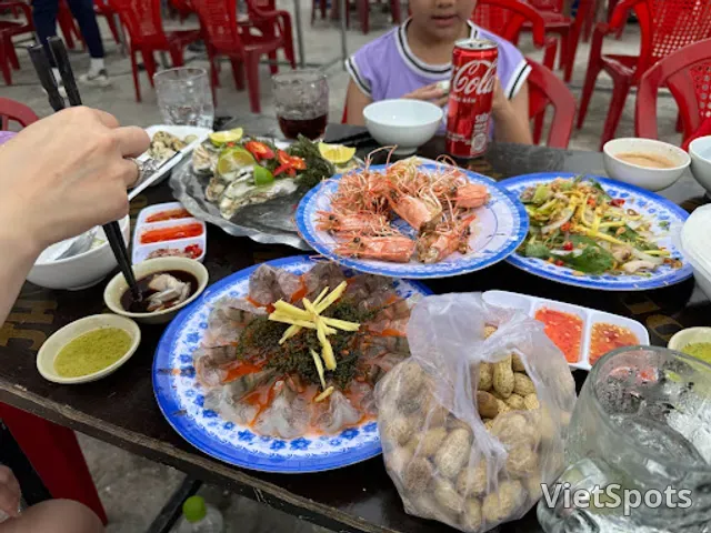 Hải Sản Bé Yến – Tự chọn hải sản còn sống ngay từ bể, quán quen được người dân Sơn Trà yêu thích