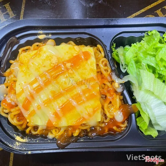 チーズ辛ラーメン