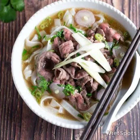 เฝอเนื้อลวก