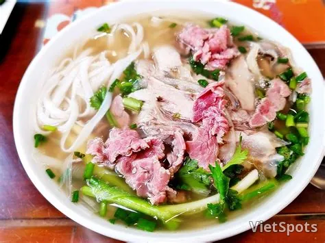 เฝอเนื้อลวก + เนื้อส่วนท้อง
