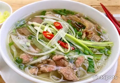 เฝอเนื้อส่วนท้อง + ไส้กรอกเนื้อ (จ่า)