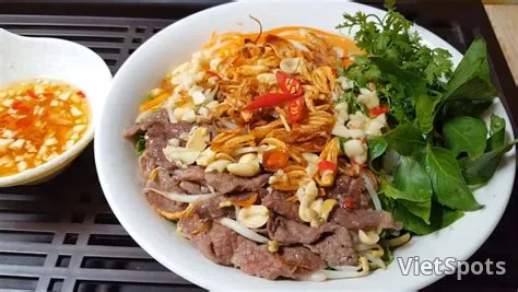 เฝอแห้งคลุก (2 ชาม) - เนื้ออกติดมัน + ลูกชิ้นเนื้อ