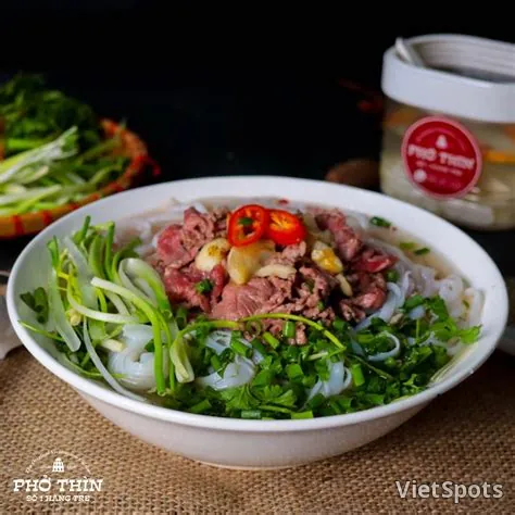 เฝอแห้งคลุก (2 ชาม) - เนื้อลวก + เนื้ออกติดมัน