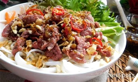 เฝอแห้งคลุก (2 ชาม) - เนื้อส่วนท้อง + เนื้ออกติดมัน