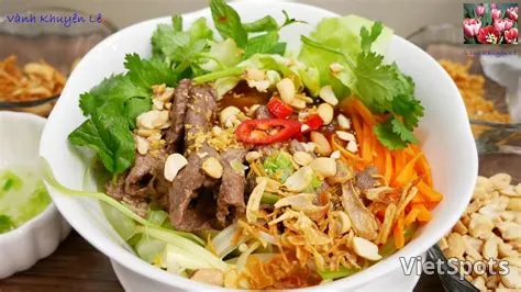 เฝอแห้งคลุก (2 ชาม) - ลูกชิ้นเนื้อ