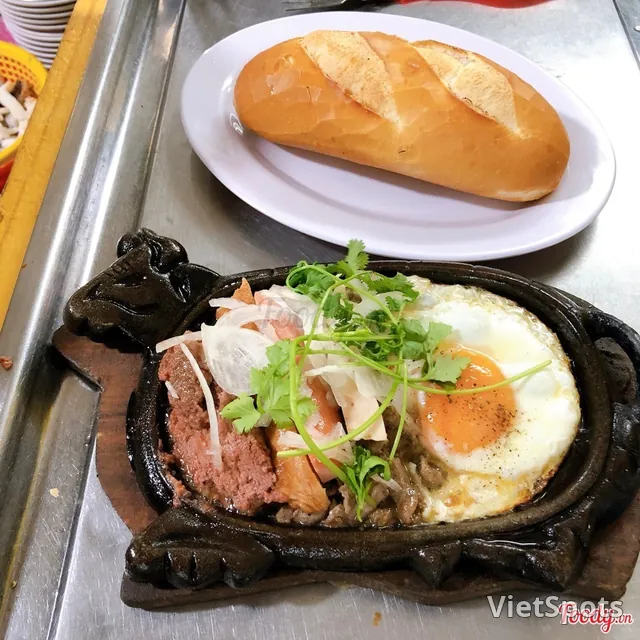 สเต๊กเนื้อกระทะร้อน (โบ๋เน่)
