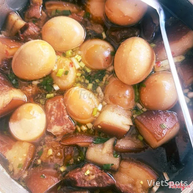 ข้าวหมูพะโล้ไข่