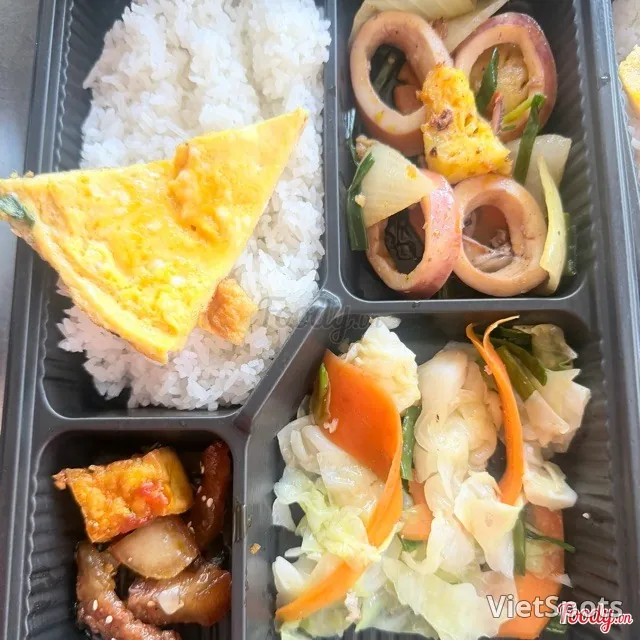 ข้าวปลาหมึกผัดสับปะรดมะเขือเทศ