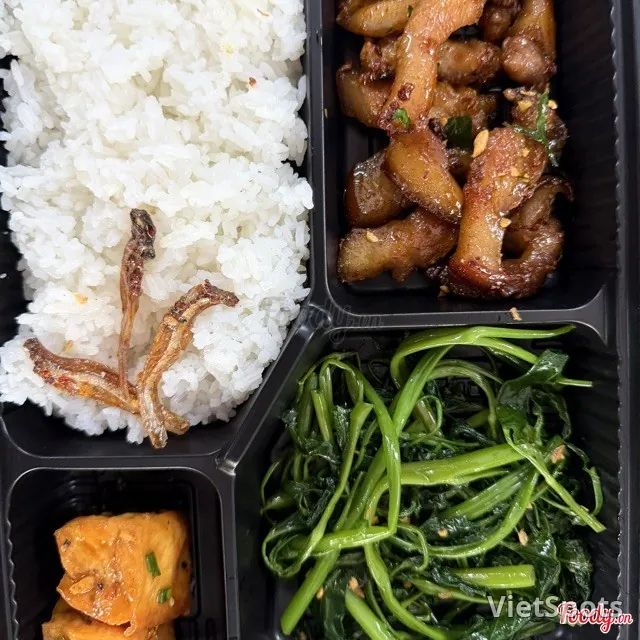 หมูสามชั้นผัดเกรียม