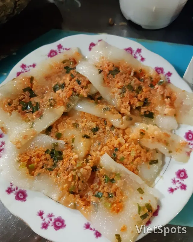 บั๊นนั้ม (ขนมแป้งข้าวห่อใบตอง)