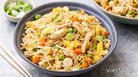 Fried Rice with Shredded Chicken