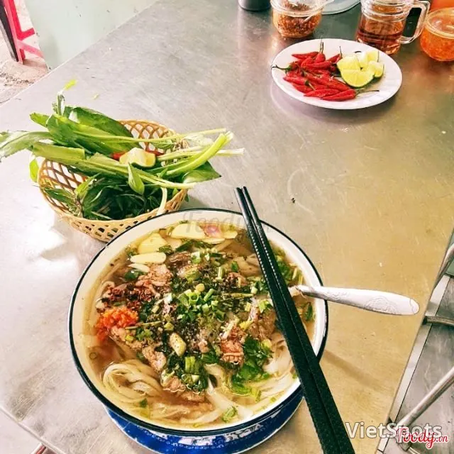 Phở / Glass Noodles with Beef Flank