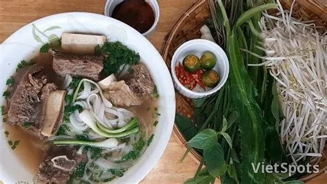 Phở / Glass Noodles with Beef Bones