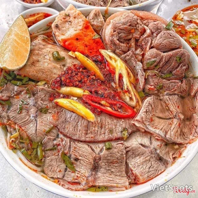 Bún Tái nạm chả