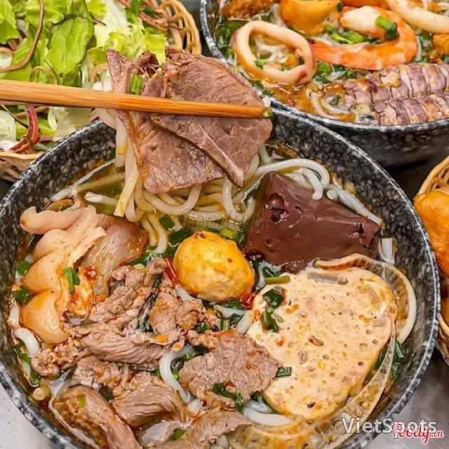 Bún Tái gân chả