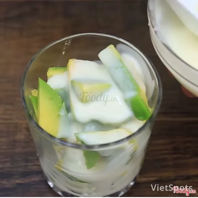 Mashed Avocado with Sugar Palm Seeds