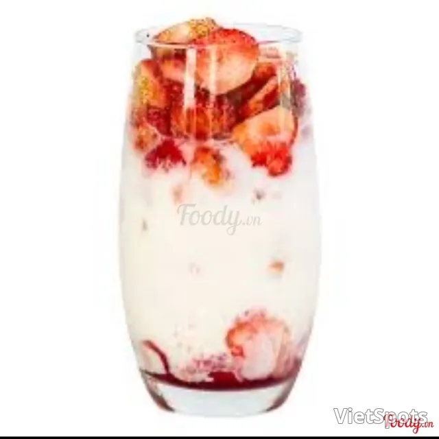 Mashed Strawberry with Yogurt