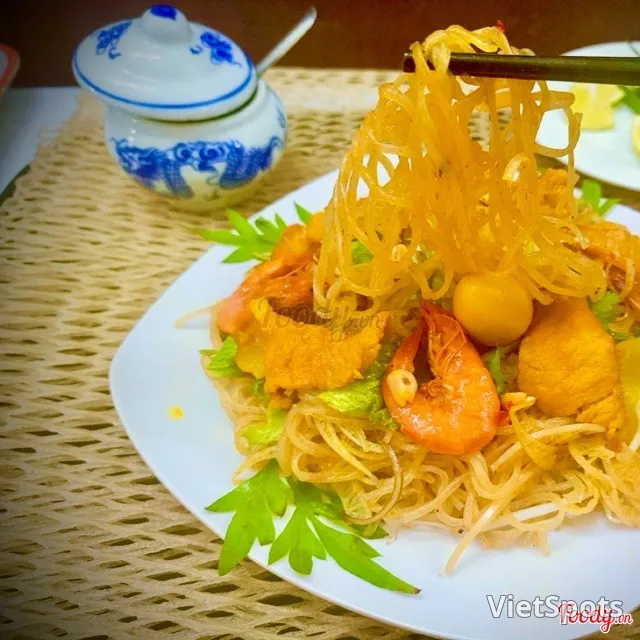 เฝอซันคลุกกุ้งหมู