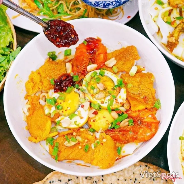 หมี่กว่างกุ้งหมูไข่