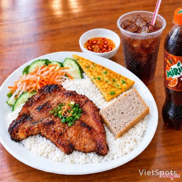껌떰 + 돼지갈비 + 찐 고기계란전 + 계란프라이 + 미린다 사시 300ml 병