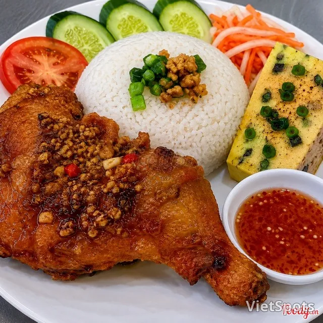 껌떰 + 느억맘 치킨 + 찐 고기계란전 + 계란프라이