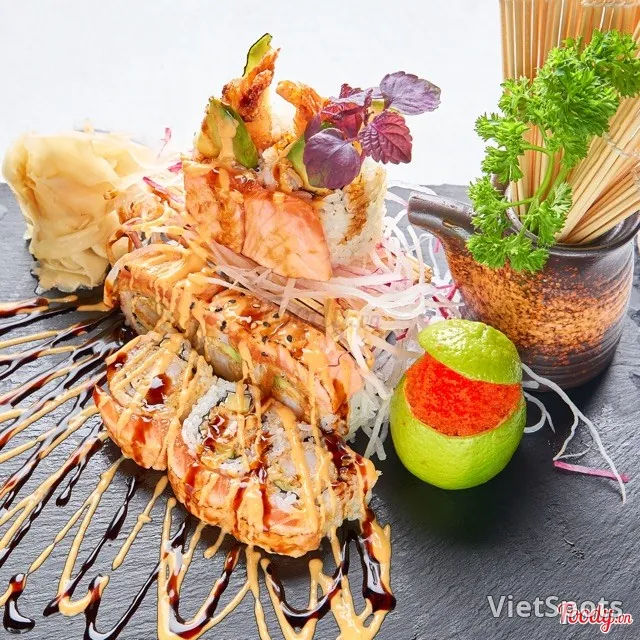 Cuộn tôm phủ cá hồi