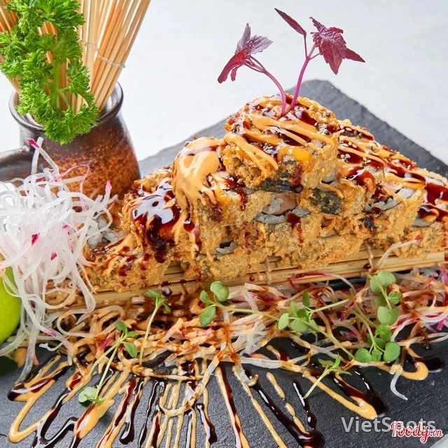 Cuộn chiên cá hồi