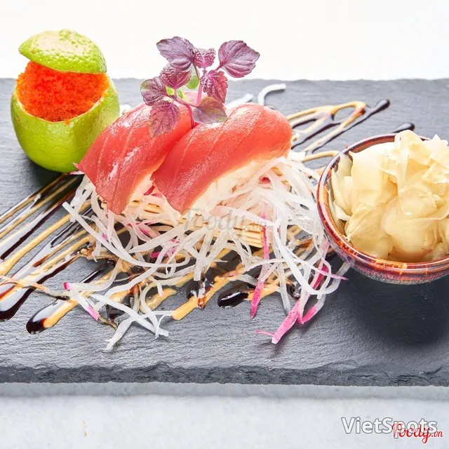 Tuna nigiri