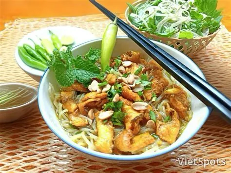 鶏肉キャッサバ麺