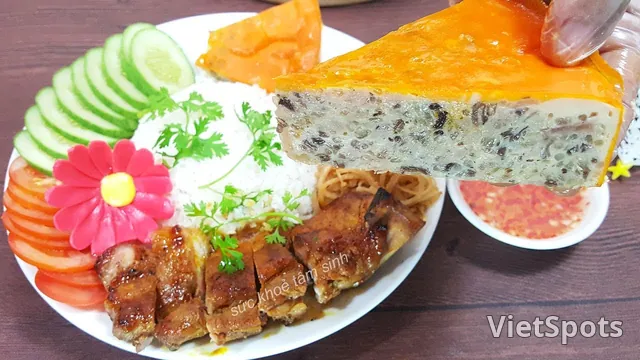 ランチ:コムタム(グリルカツレツと蒸し卵ミートローフ)