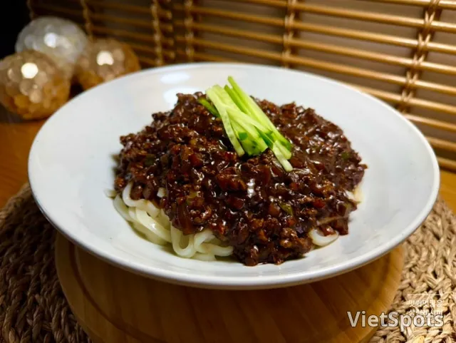 Чачжанмён с рубленым мясом