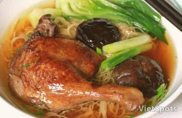 Duck stewed with traditional medicine