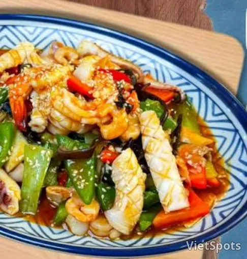Stir-fried seafood with vegetables