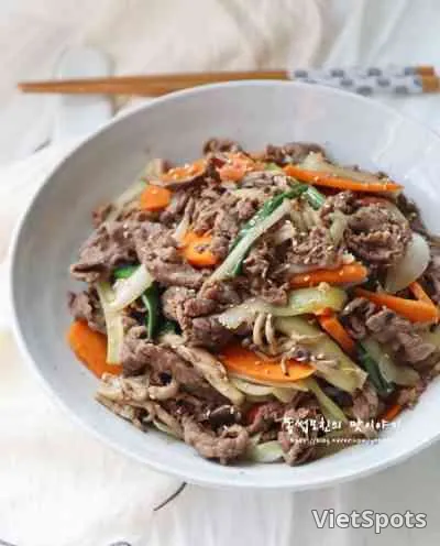 ข้าวหน้าเนื้อผัด