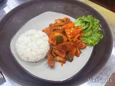 ข้าวหมูผัดเผ็ด