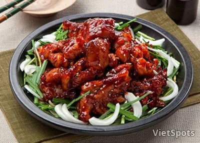 ขาหมูเผ็ดสมุนไพร(กลาง)+บะหมี่ถาด+ผักเซ็ต+เครื่องดื่ม