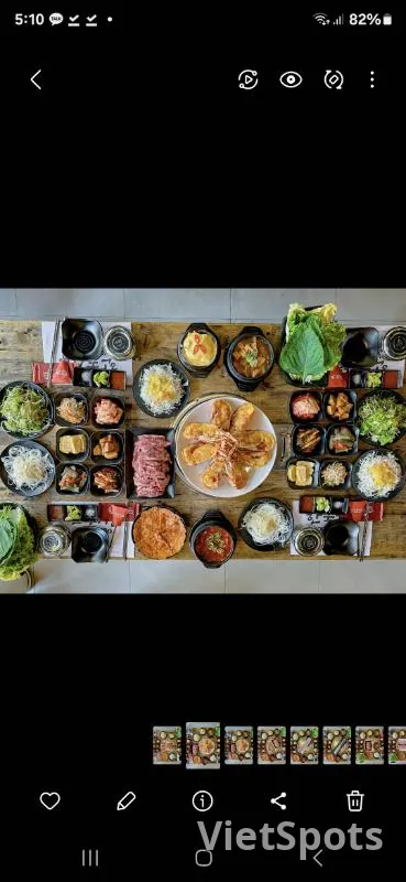 黄油芝士小龙虾2只(900g) + 牛排骨200g + 泡菜汤 + 冷面 + 大酱汤 + 2碗米饭