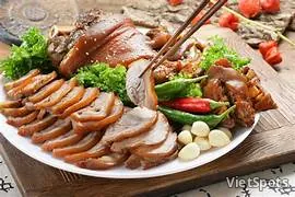 宫廷猪蹄(大) + 杯面 + 泡菜汤 + 6种小菜