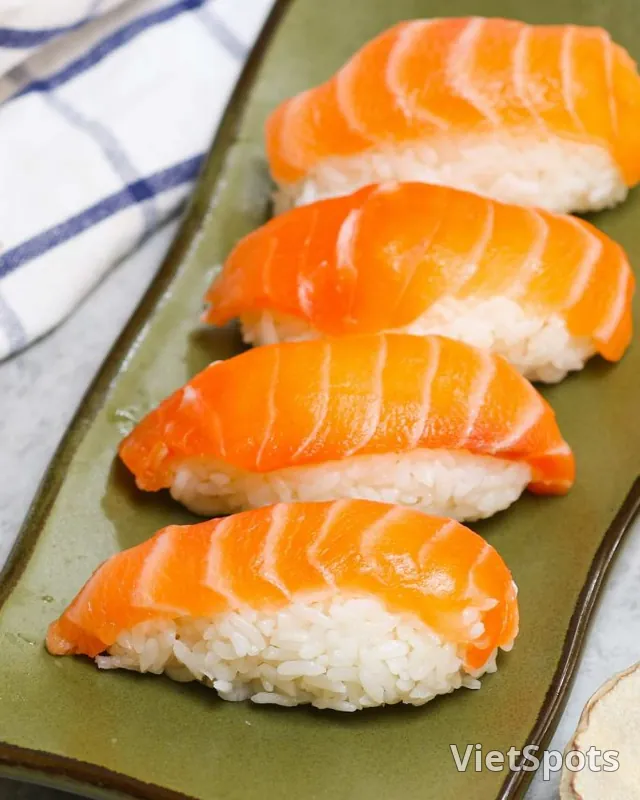 Set Cá Hồi & Trứng Cá Hồi Sushi